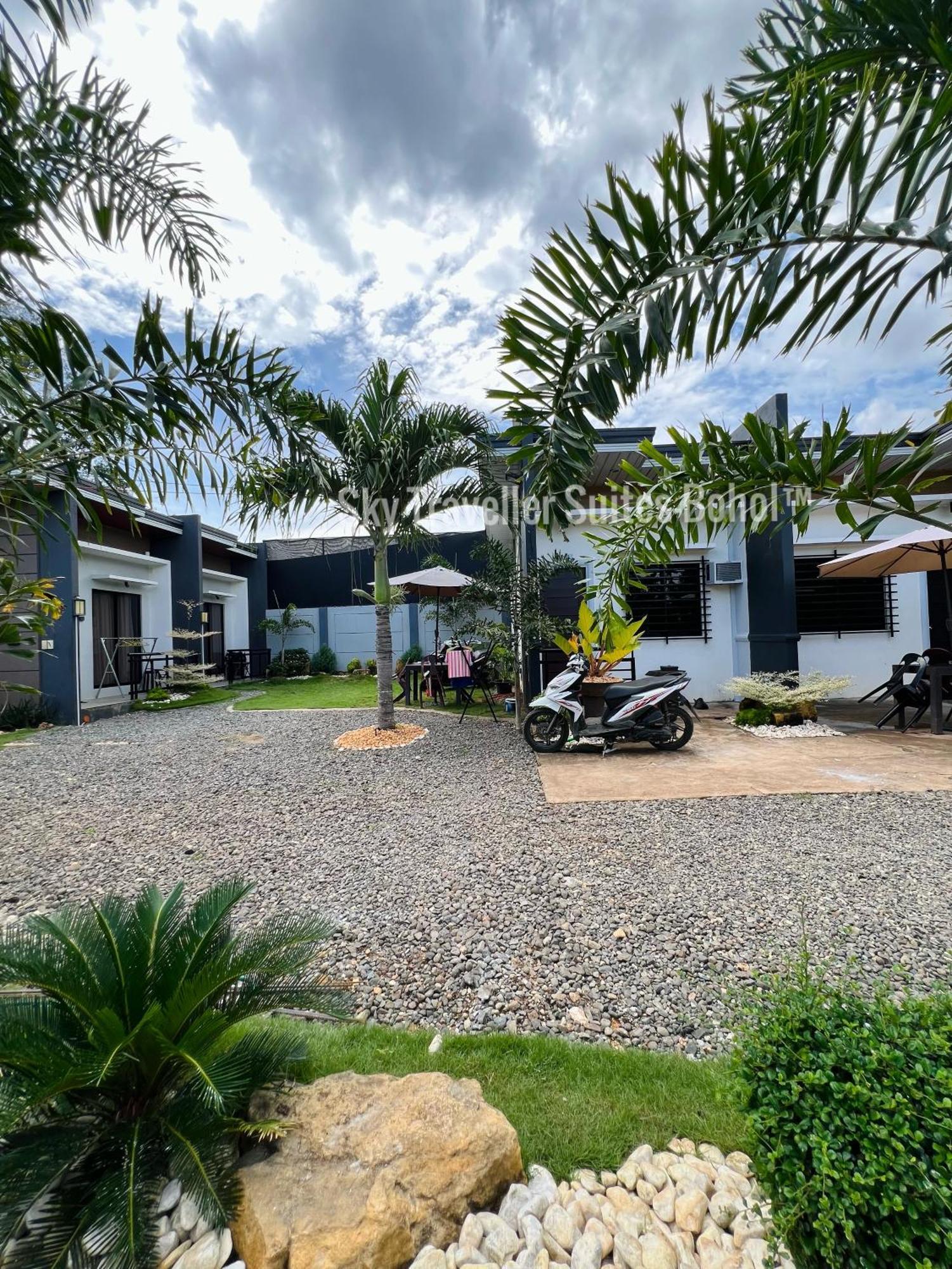 Sky Traveller Suites Panglao Exteriör bild