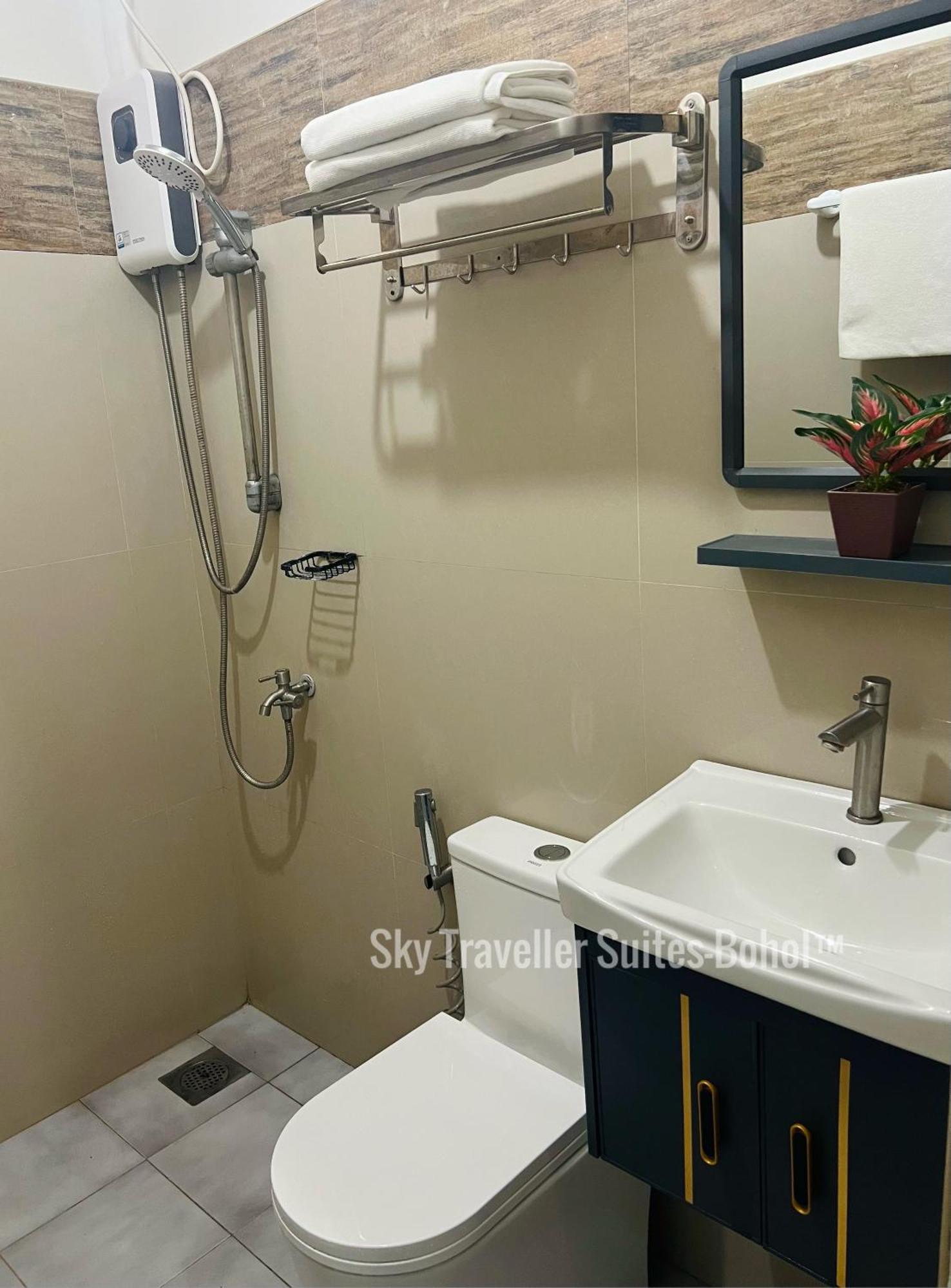 Sky Traveller Suites Panglao Exteriör bild