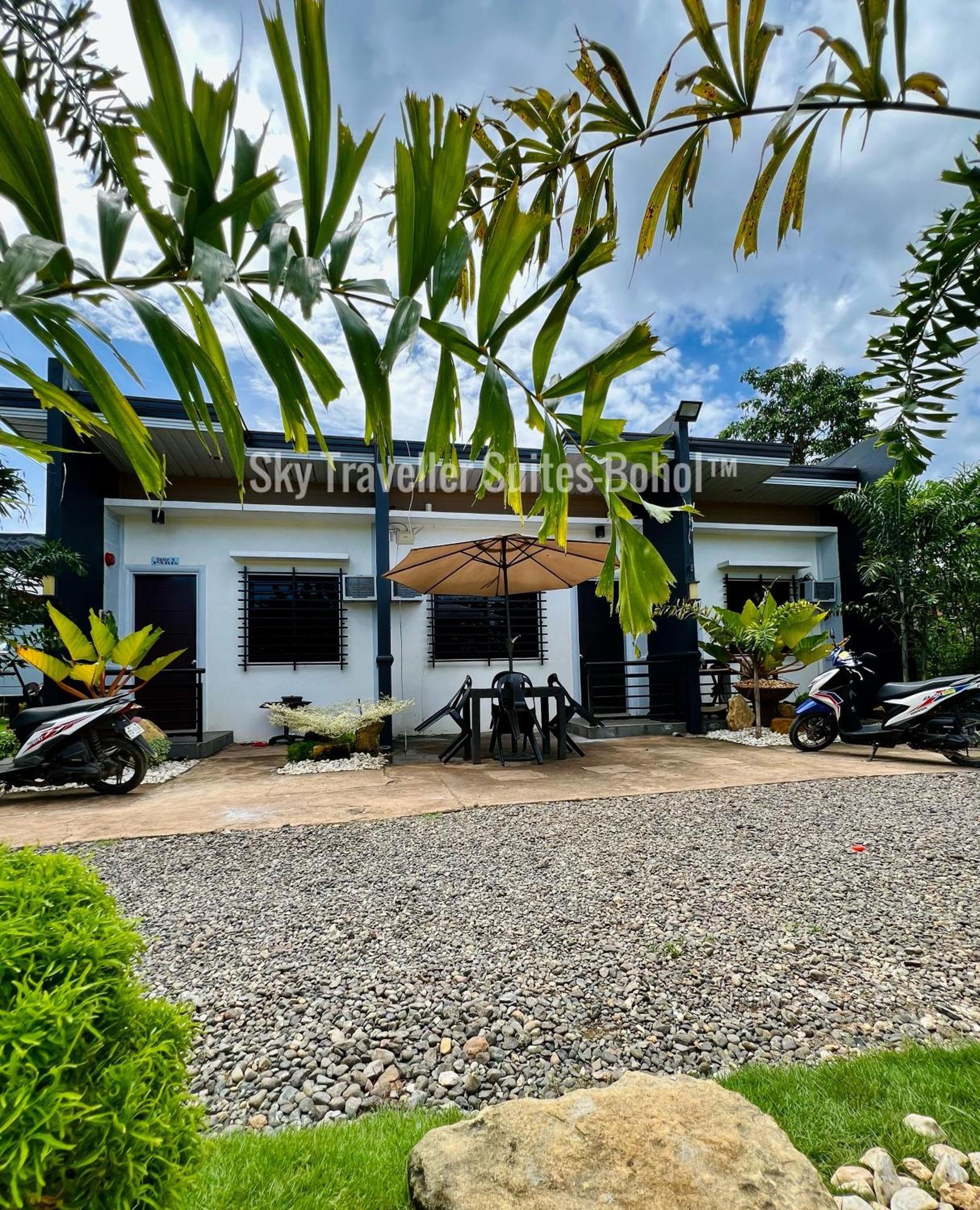 Sky Traveller Suites Panglao Exteriör bild