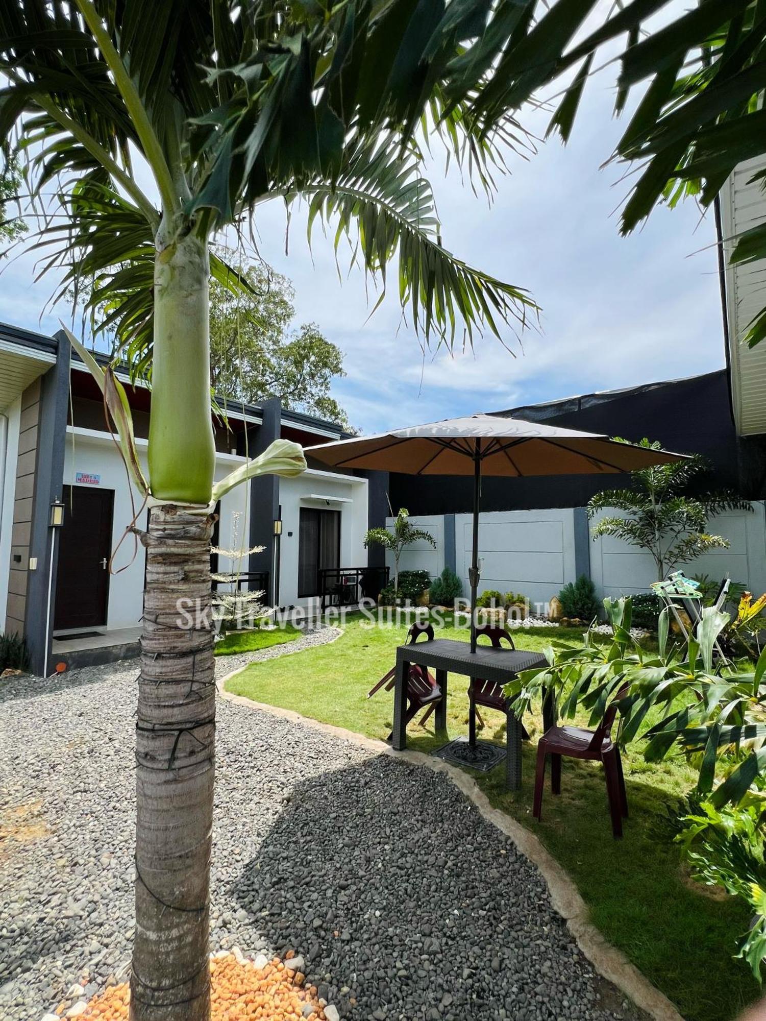 Sky Traveller Suites Panglao Exteriör bild