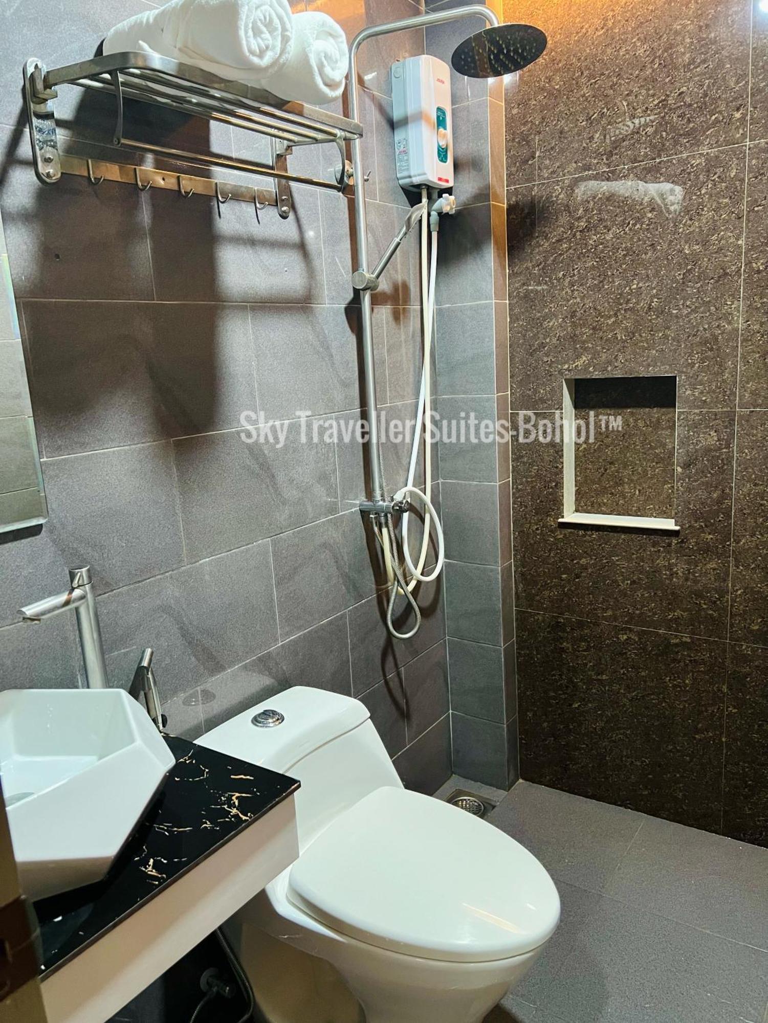 Sky Traveller Suites Panglao Exteriör bild