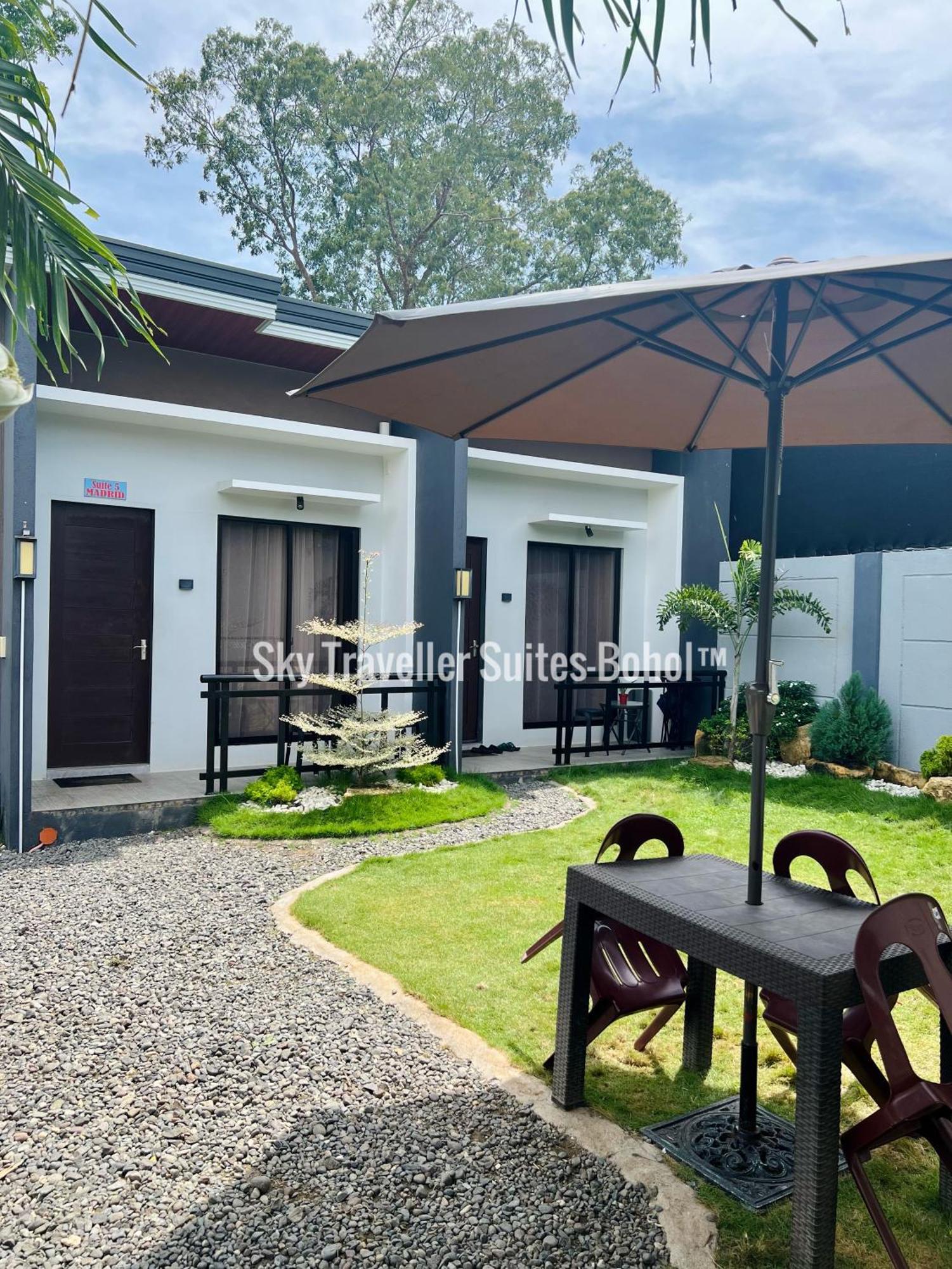 Sky Traveller Suites Panglao Exteriör bild